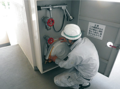 消防設備の点検作業